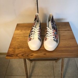 UNBRANDED HIGH TOP SNEAKERS W/BROADWAY PLAYS DESIGN